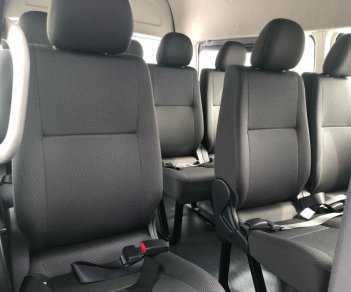 Toyota Hiace 3.0L MT 2018 - Bán ô tô Toyota Hiace 3.0L MT sản xuất 2018, màu trắng, nhập khẩu nguyên chiếc