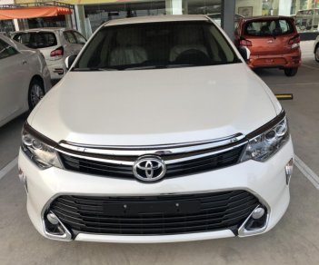 Toyota Camry 2.0E AT 2018 - Bán ô tô Toyota Camry 2.0E AT model 2019, màu trắng