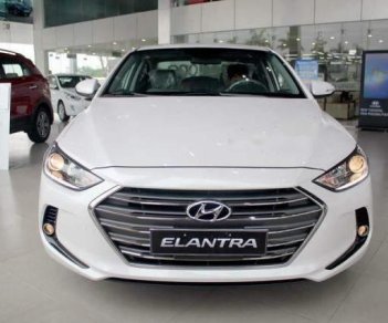 Hyundai Elantra 2018 - Cần bán xe Hyundai Elantra đời 2018, màu trắng, 565.3 triệu