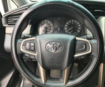 Toyota Innova MT 2.0 2016 - Bán xe Toyota Innova MT 2.0 năm sản xuất 2016, màu bạc, 695tr