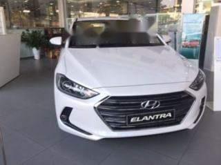 Hyundai Elantra 2018 - Bán Hyundai Elantra sản xuất 2018, màu trắng, 549tr