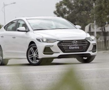 Hyundai Elantra   2018 - Cần bán xe Hyundai Elantra năm sản xuất 2018, màu trắng