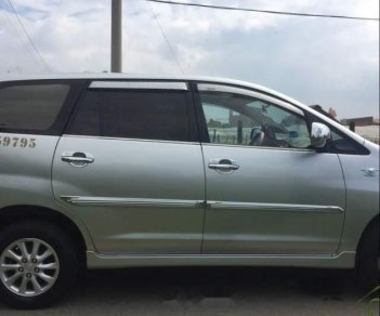 Toyota Innova 2013 - Cần bán xe Toyota Innova sản xuất năm 2013, màu bạc