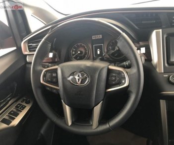 Toyota Innova 2.0 Venturer 2018 - Cần bán xe Toyota Innova 2.0 Venturer sản xuất năm 2018, màu trắng