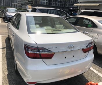 Toyota Camry  2.0E 2018 - Toyota Tân Cảng: Bán xe Toyota Camry 2018, xe có sẵn đủ màu, tặng phụ kiện chính hãng theo xe