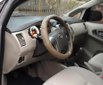 Toyota Innova E 2014 - Bán xe Toyota Innova E năm 2014, màu bạc, 548tr