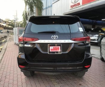 Toyota Fortuner 2.4G 4x2MT 2017 - Bán Toyota Fortuner 2.5g đời 2017, màu nâu xe máy dầu số sàn nhập Indo giá thương lượng với khách hàng mua xe chính hãng