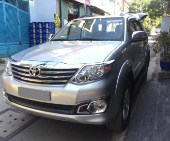 Toyota Fortuner 2012 - Cần tiền bán Fortuner 2012 đăng ký 2013, số tự động, máy xăng, màu bạc