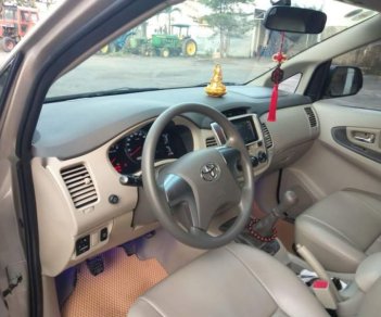 Toyota Innova 2016 - Gia đình bán Toyota Innova đời 2016, màu vàng cát