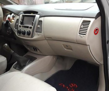 Toyota Innova E 2014 - Bán xe Toyota Innova E năm 2014, màu bạc, 548tr