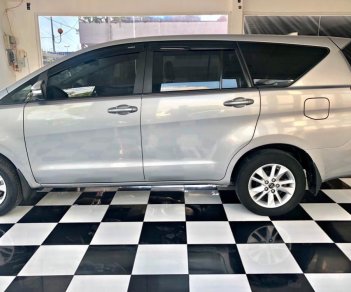 Toyota Innova 2.0E MT 2017 - Bán Innova E đời 2017, xe sử dụng kỹ xem xe gía cả thương lượng