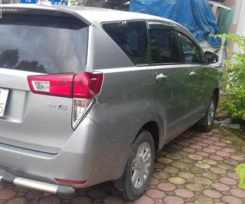 Toyota Innova 2017 - Bán Toyota Innova sản xuất năm 2017, màu xám