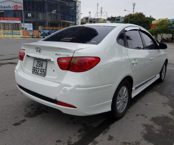 Hyundai Avante 1.6 MT 2014 - Cần bán gấp Hyundai Avante 1.6 MT sản xuất năm 2014, màu trắng, xe nhập số sàn