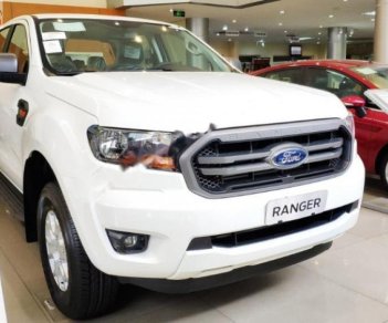 Ford Ranger XLS 2.2L 4x2 AT 2018 - Bán ô tô Ford Ranger XLS 2.2L 4x2 AT sản xuất năm 2018, màu trắng, xe nhập