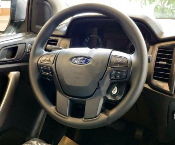 Ford Ranger XLS 2.2L 4x2 AT 2018 - Bán ô tô Ford Ranger XLS 2.2L 4x2 AT sản xuất năm 2018, màu trắng, xe nhập