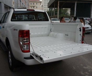 Ford Ranger 2018 - Cần bán xe Ford Ranger XLS, XLT, 2 cầu, năm 2018, giá chỉ 779 triệu, có xe giao ngay. Vay trả góp 90%. Lãi suất tốt