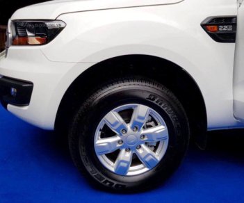 Ford Everest ambiente 2018 - Bán xe Ford Everest Ambiente 2018 giá cực kỳ hấp dẫn