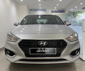 Hyundai Accent 2018 - Bán Hyundai Accent base bạc xe có sẵn giao ngay, giá tốt, hỗ trợ vay trả góp