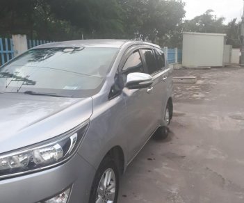 Toyota Innova 2.0E 2016 - Cần bán lại xe Toyota Innova 2.0E sản xuất 2016, màu xám, giá 690tr