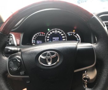 Toyota Camry 2013 - Cần bán nhanh Camry 2.0 sản xuất 12/2013 màu đen