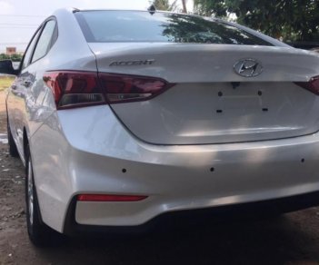 Hyundai Accent 2018 - Bán Hyundai Accent số sàn full option màu trắng xe giao ngay, giá tốt, hỗ trợ vay trả góp. LH: 0903175312