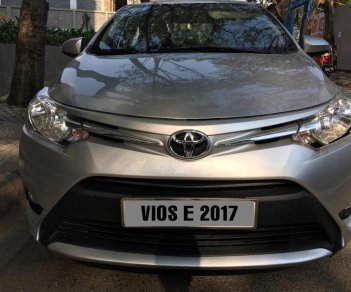 Toyota Vios E 2017 - Bán xe Toyota Vios E 2017 màu bạc, số tự động, giá tốt