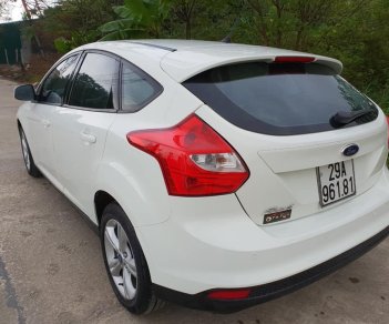 Ford Focus 2013 - Bán xe Ford Focus năm sản xuất 2013, màu trắng