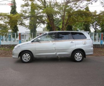 Toyota Innova 2.0G 2011 - Cần bán lại xe Toyota Innova 2.0G năm 2011, màu bạc xe gia đình, giá 438tr