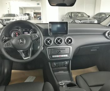 Mercedes-Benz A class A200 2017 - Bán Mercedes A200 2018 cũ, 30km, giá tốt nhập khẩu Mỹ chính hãng