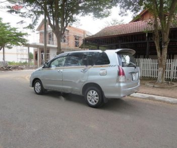 Toyota Innova 2.0G 2011 - Cần bán lại xe Toyota Innova 2.0G năm 2011, màu bạc xe gia đình, giá 438tr