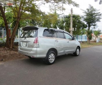 Toyota Innova 2.0G 2011 - Cần bán lại xe Toyota Innova 2.0G năm 2011, màu bạc xe gia đình, giá 438tr