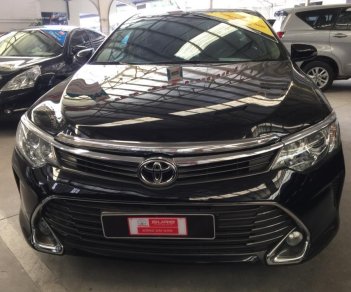 Toyota Camry E 2015 - Bán Toyota Camry E 2015, màu đen, mới đi 34.000km, xe đẹp, giá thương lượng