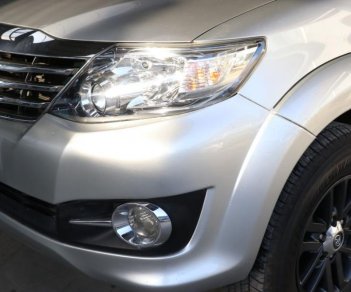 Toyota Fortuner G 2.5MT 2015 - Bán Toyota Fortuner G 2.5MT 2015, màu bạc, giá tốt