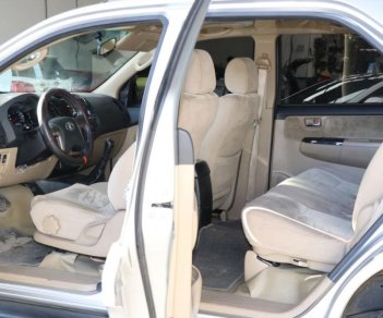 Toyota Fortuner G 2.5MT 2015 - Bán Toyota Fortuner G 2.5MT 2015, màu bạc, giá tốt