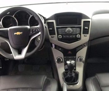 Chevrolet Cruze  LT 2018 - Cần bán Chevrolet Cruze LT sản xuất năm 2018, màu trắng, đẹp như mới