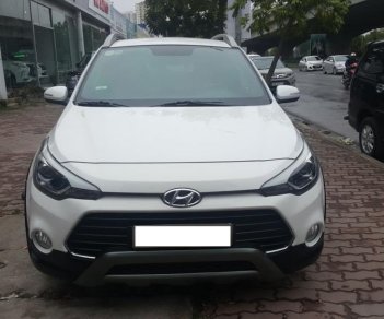 Hyundai i20 Active   2015 - Cần bán xe Hyundai i20 Active sản xuất 2015, màu trắng, xe nhập, giá tốt