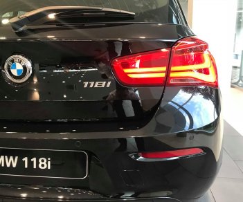 BMW 1 Series 118i  2018 - Bán BMW 1 Series sản xuất năm 2018, màu đen, nhập khẩu, giao xe ngay
