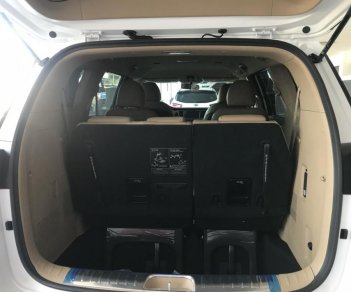 Kia Sedona Luxury 2018 - Bán xe Kia Sedona Luxury sản xuất năm 2018, màu trắng