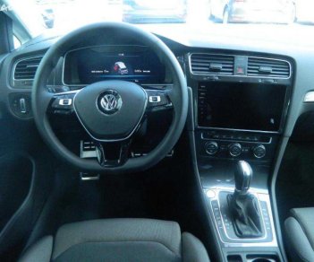 Volkswagen Polo  Cross  2018 - [Xe Đức] xe nhập, đỏ quyền lực, động cơ 1.6 tiết kiệm xăng 4L/100km. Trả trước 200 tr, lãi 4.99%, tặng tiền mặt
