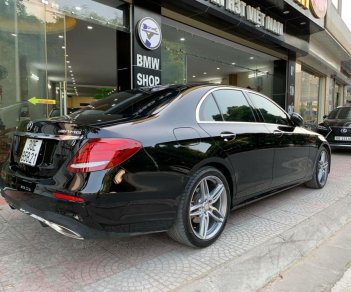 Mercedes-Benz E class E300 AMG 2017 - Bán xe Mercedes-Benz E class sản xuất 2017 màu đen cực mới