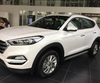 Hyundai Tucson  2.0 2018 - Bán Tucson full xăng trắng, xe giao ngay trước tết, giá km hấp dẫn kèm quà tặng có giá trị lên đến 20tr - LH: 0903175312