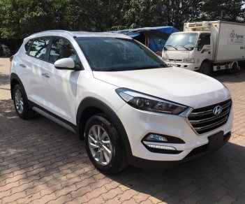 Hyundai Tucson  2.0 2018 - Bán Tucson full xăng trắng, xe giao ngay trước tết, giá km hấp dẫn kèm quà tặng có giá trị lên đến 20tr - LH: 0903175312