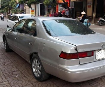 Toyota Camry 2.2LE 2000 - Bán Toyota Camry 2.2LE năm 2000, màu bạc, nhập khẩu  