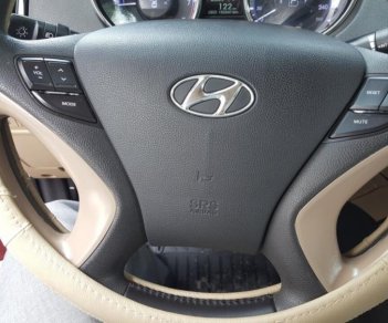 Hyundai Sonata 2011 - Bán Sonata 2011, màu đỏ, đúng chất, biển SG số đôi, giá TL, hỗ trợ góp