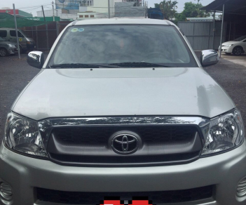 Toyota Hilux 2009 - Bán Toyota Hilux năm 2009 màu bạc, giá 340 triệu