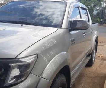 Toyota Hilux 2012 - Bán xe Toyota Hilux sản xuất 2012, màu bạc, nhập khẩu nguyên chiếc, giá chỉ 450 triệu