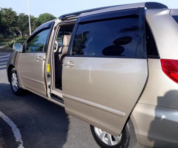 Toyota Sienna LE 2007 - Cần bán lại xe Toyota Sienna LE năm sản xuất 2007, màu vàng, xe nhập còn mới