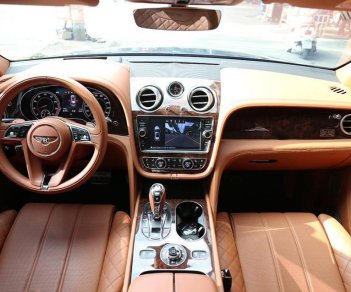 Bentley Bentayga First Edition 2016 - Bentley Bentayga First Edition, model 2016, màu bạc, nhập khẩu nguyên chiếc