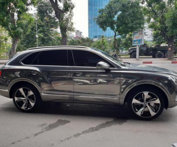 Bentley Bentayga First Edition 2016 - Bentley Bentayga First Edition, model 2016, màu bạc, nhập khẩu nguyên chiếc