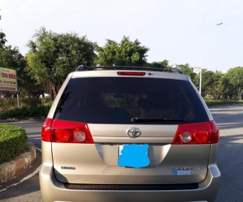 Toyota Sienna LE 2007 - Cần bán lại xe Toyota Sienna LE năm sản xuất 2007, màu vàng, xe nhập còn mới